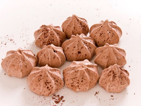 Jak zrobić bezę z kremem czekoladowym - prosty i szybki przepis