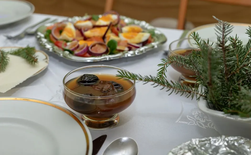 Co zrobić z owoców z kompotu wigilijnego? Pyszne pomysły na zero waste