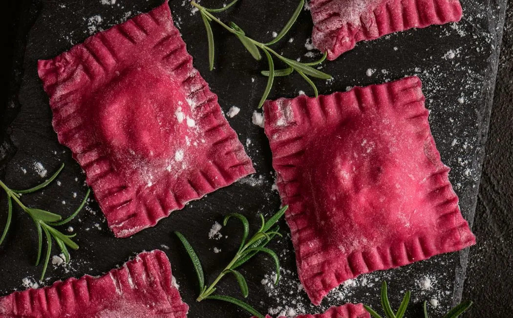 Ravioli z burakiem i kozim serem