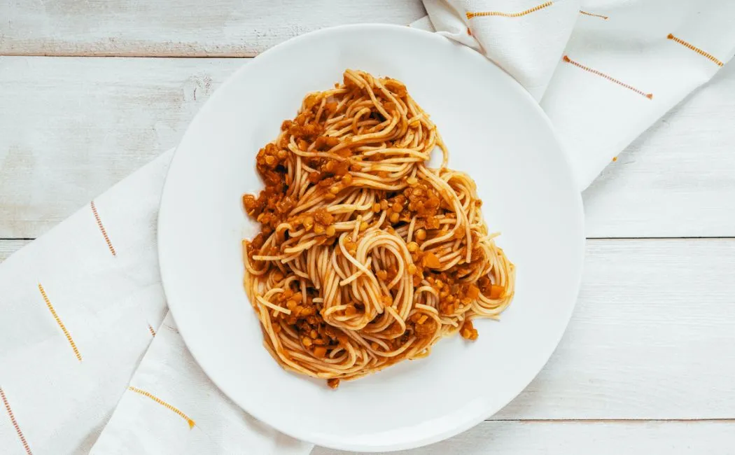 Spaghetti Bolognese z czerwoną soczewicą
