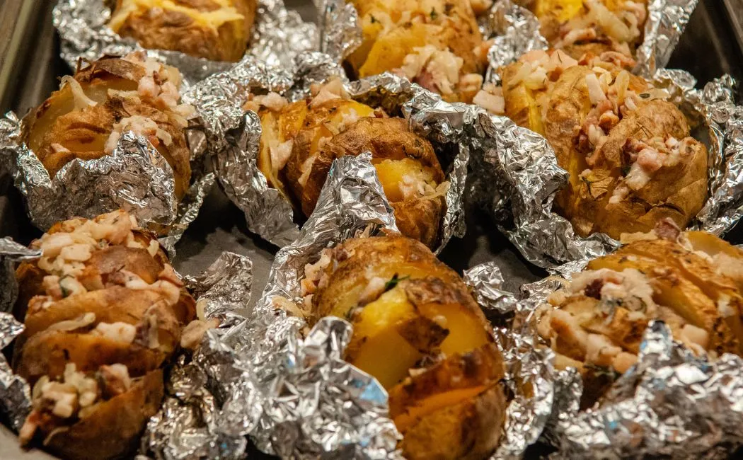 Pieczone ziemniaki w sreberku
