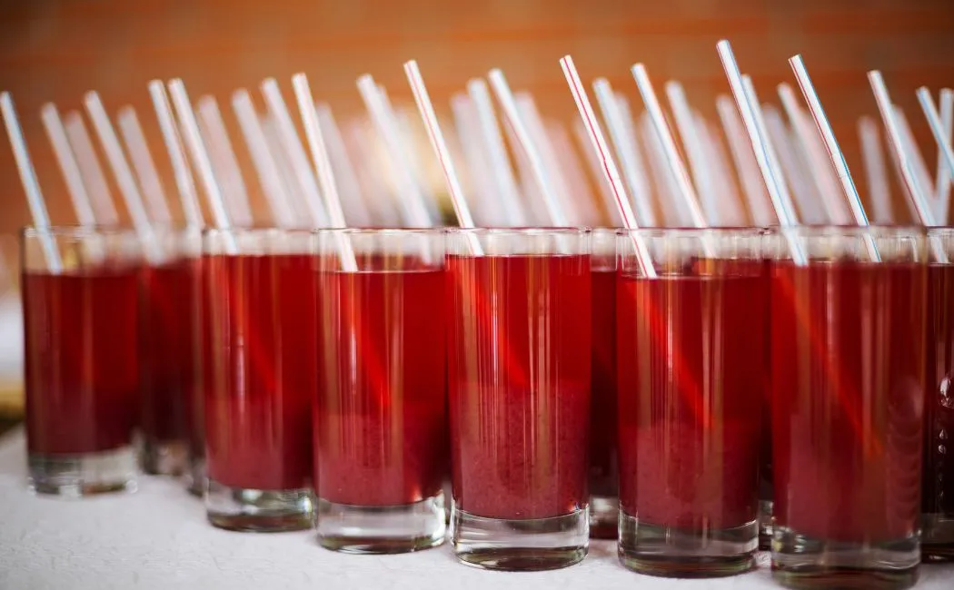 Kompot z truskawek – klasyka na zimę, której nie może zabraknąć w spiżarni