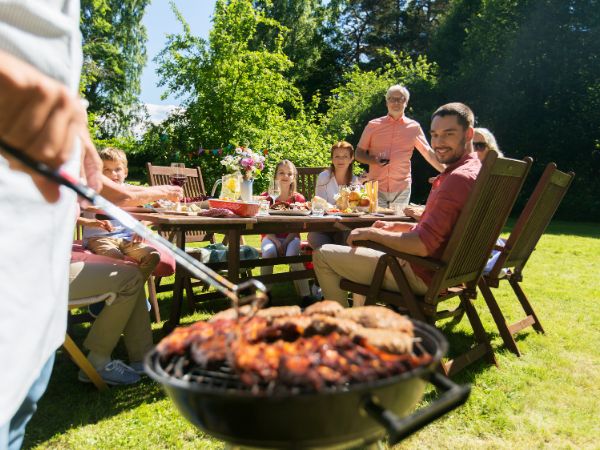 Przepisy na potrawy na przyjęcie rodzinne dla wegetarian i miłośników mięsa