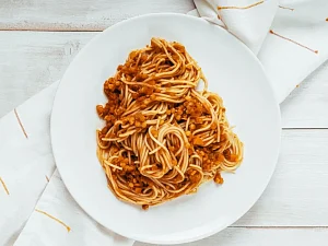 Spaghetti Bolognese z czerwoną soczewicą