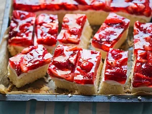 Ciasto biszkoptowe z galaertką i mascarpone