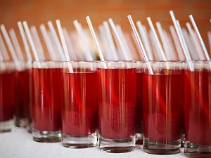 Kompot z truskawek – klasyka na zimę, której nie może zabraknąć w spiżarni