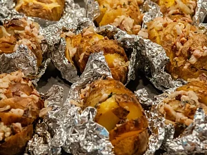 Pieczone ziemniaki w sreberku