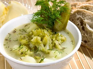 Jak ugotować zupę ogórkową?