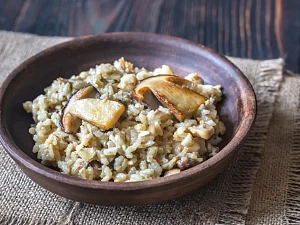 Risotto z grzybami i szparagami