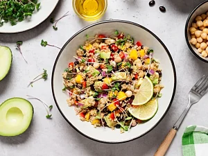 Sałatka z quinoa, awokado