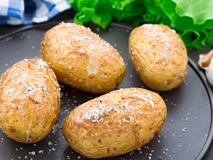 Jak ugotować ziemniaki w mundurkach?