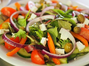 Jak wykorzystać świeże warzywa do sałatek- smaczne i zdrowe dania