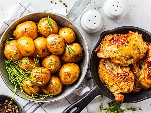 Grillowane ziemniaki z sosem ziołowym