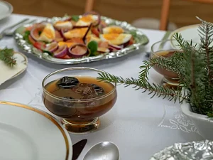 Co zrobić z owoców z kompotu wigilijnego? Pyszne pomysły na zero waste